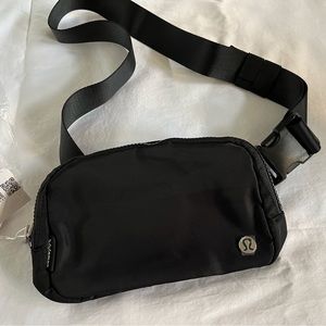 Lululemon NWT Everywhere Belt Bag, 1L, Black.